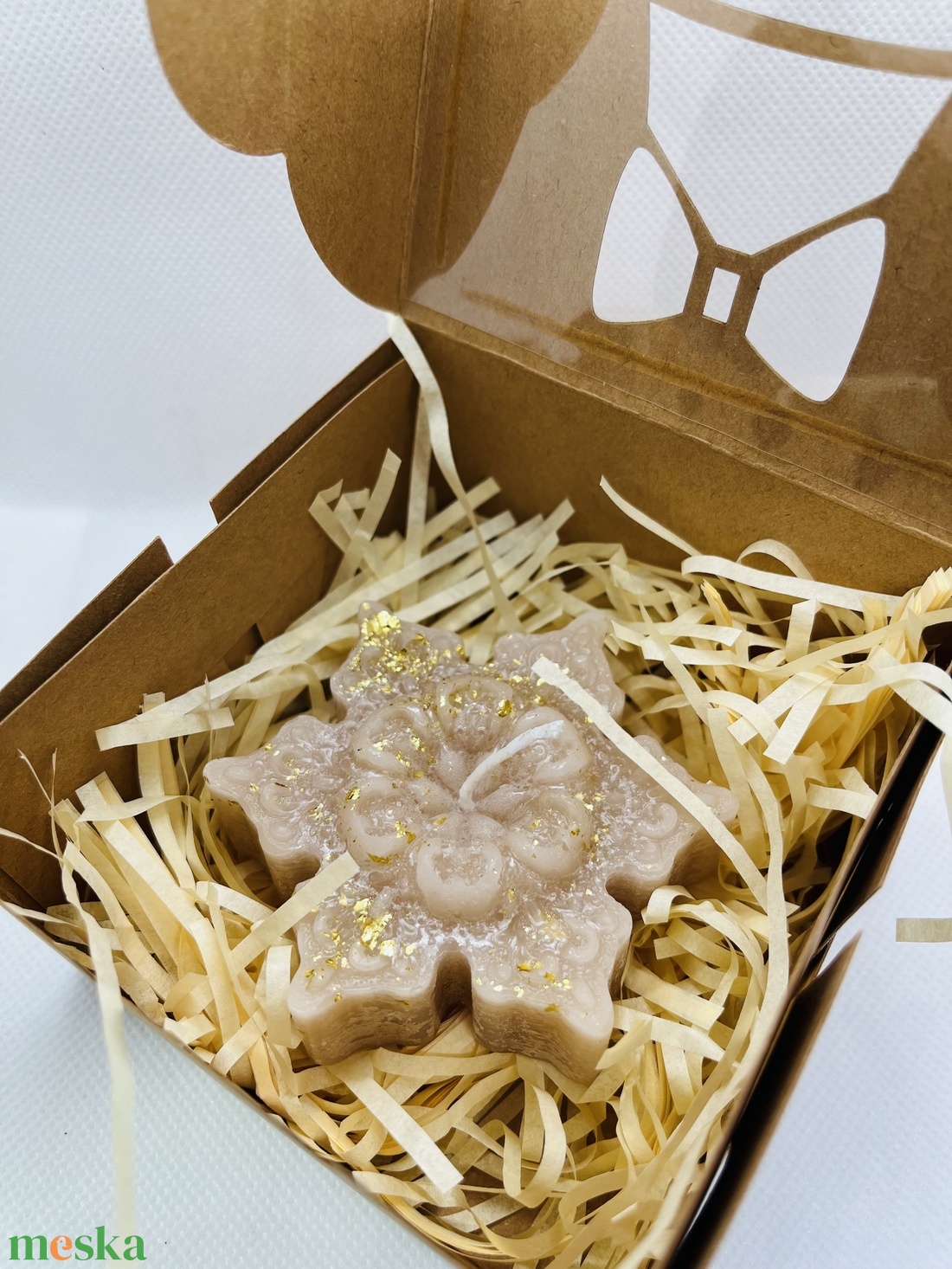 Bézs hópehely gyertya  Téli elegancia aranyfényben - otthon & életmód - gyertya, illat, aroma - gyertya - Meska.hu