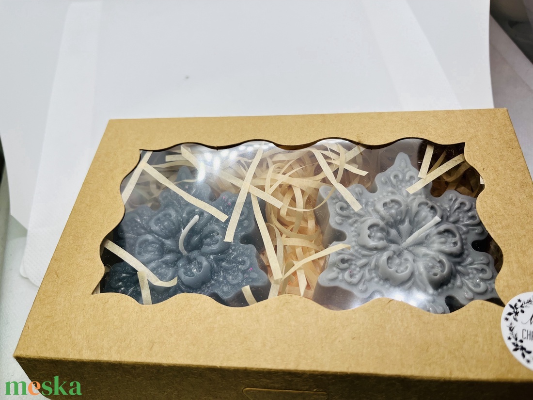 Szürke hópehely gyertyaszett  Téli elegancia, két árnyalatban - otthon & életmód - gyertya, illat, aroma - gyertya - Meska.hu