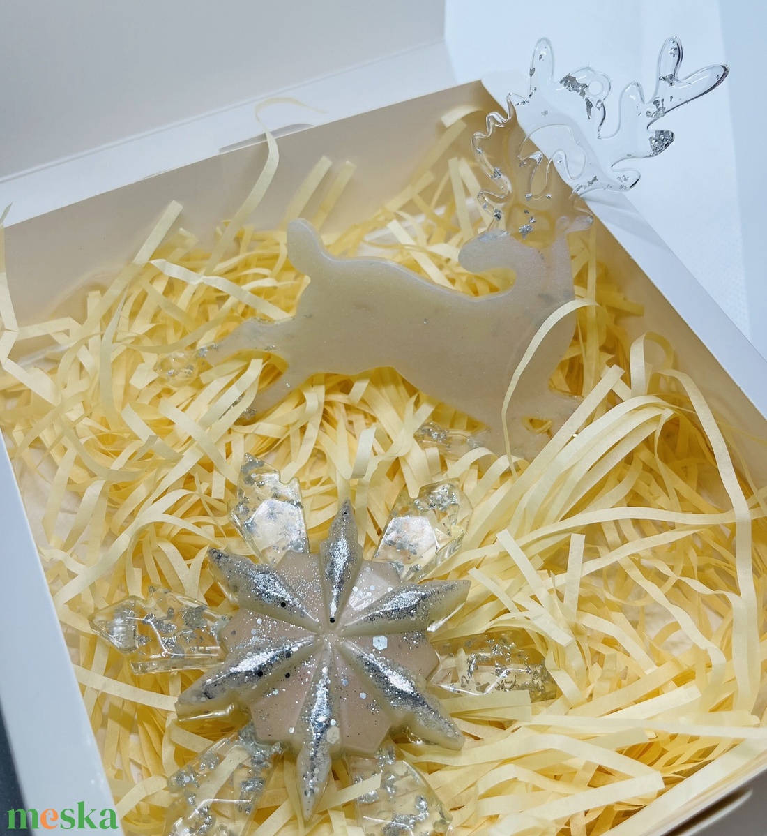 Epoxy hópehely és rénszarvas szett  Az ezüst csillogása a fán - karácsony - karácsonyi lakásdekoráció - karácsonyfadíszek - Meska.hu