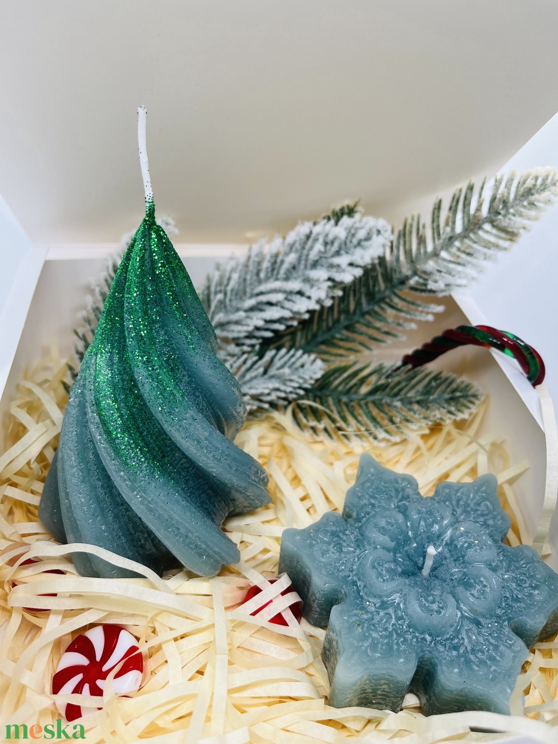 Zöld karácsonyi gyertyaszett  karácsonyfa és hópehely, csillámos díszítéssel - otthon & életmód - gyertya, illat, aroma - gyertya - Meska.hu