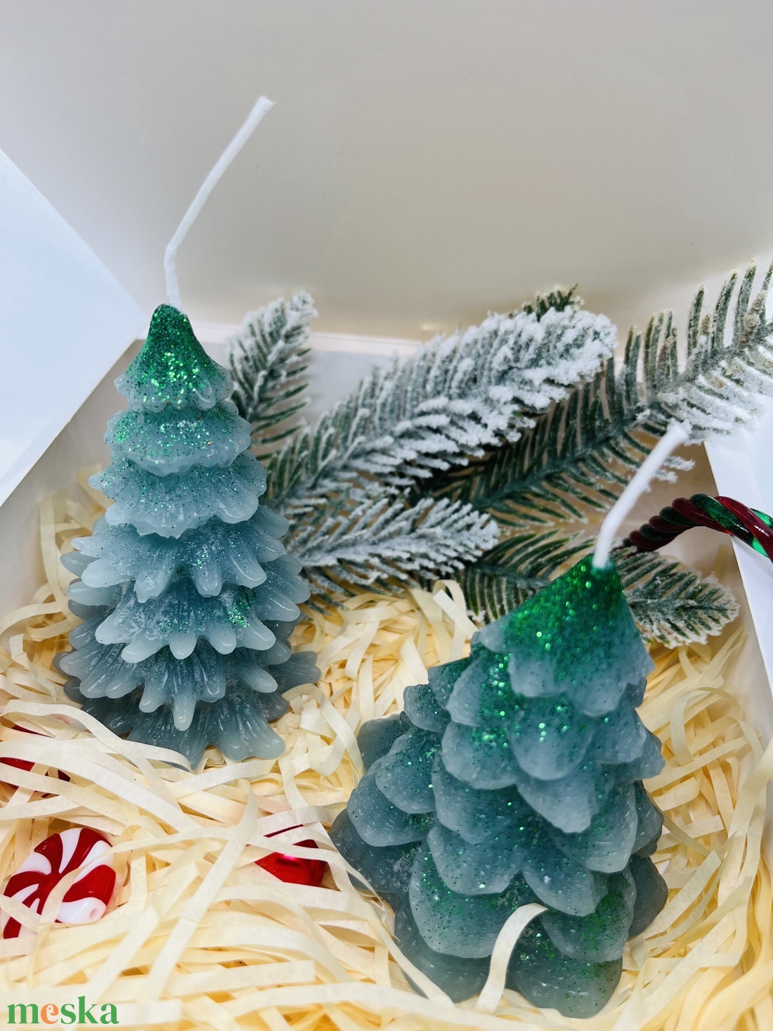 Kézzel öntött karácsonyfa gyertya szett  zöld csillámos, ünnepi hangulatban - otthon & életmód - gyertya, illat, aroma - gyertya - Meska.hu