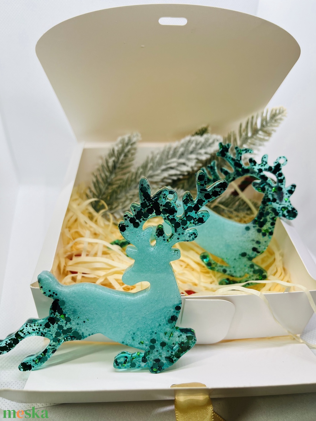 Epoxy rénszarvas dísz szett  Zöld csillogás - karácsony - karácsonyi lakásdekoráció - karácsonyfadíszek - Meska.hu