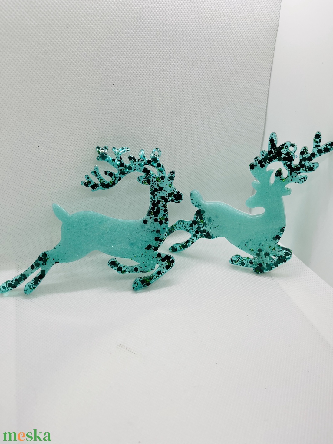Epoxy rénszarvas dísz szett  Zöld csillogás - karácsony - karácsonyi lakásdekoráció - karácsonyfadíszek - Meska.hu
