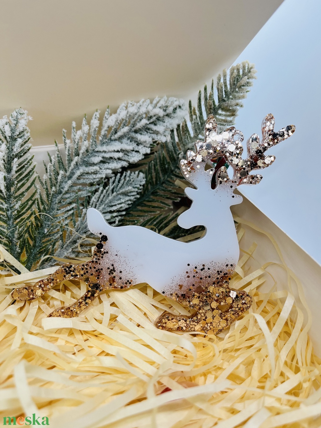 Epoxy Rénszarvas  Arany Csillogásban - karácsony - karácsonyi lakásdekoráció - karácsonyfadíszek - Meska.hu