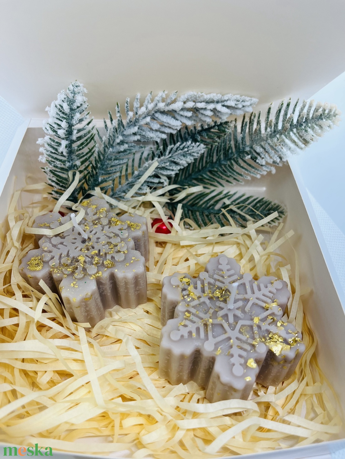 Beige hópehely gyertya szett� Téli elegancia aranyfényben_2 - karácsony - karácsonyi lakásdekoráció - karácsonyi illatgyertya, mécses - Meska.hu