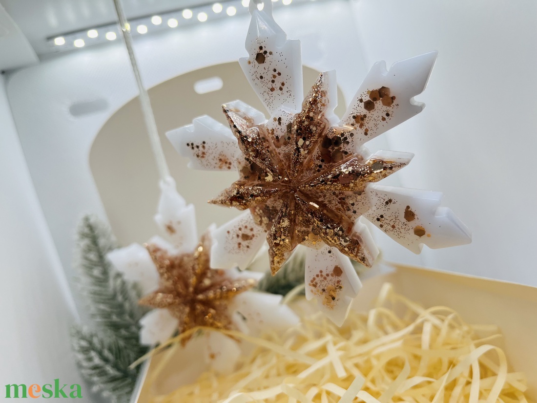 Arany Csillámos Epoxy Hópehely Dísz - karácsony - karácsonyi lakásdekoráció - karácsonyfadíszek - Meska.hu