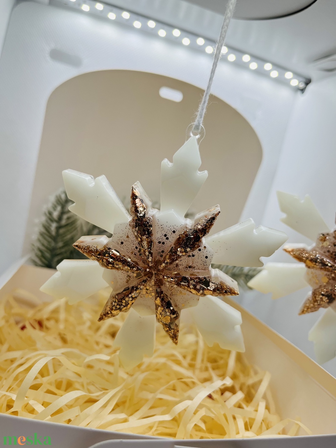 Arany Csillámos Epoxy Hópehely Dísz - karácsony - karácsonyi lakásdekoráció - karácsonyfadíszek - Meska.hu