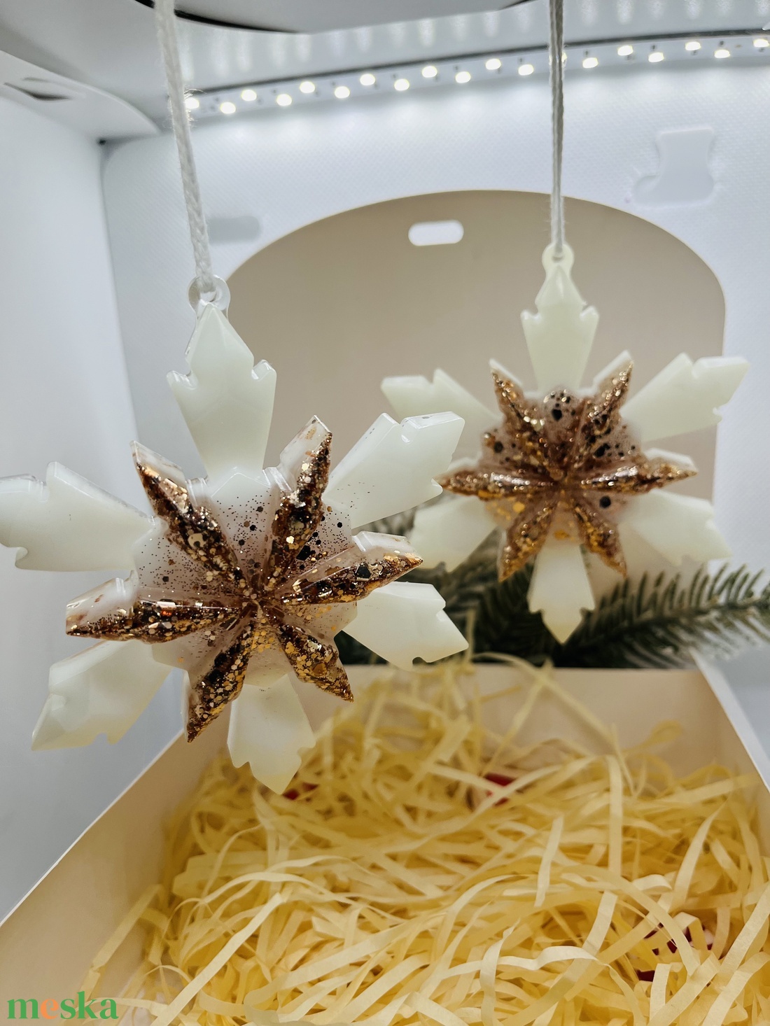 Arany Csillámos Epoxy Hópehely Dísz - karácsony - karácsonyi lakásdekoráció - karácsonyfadíszek - Meska.hu