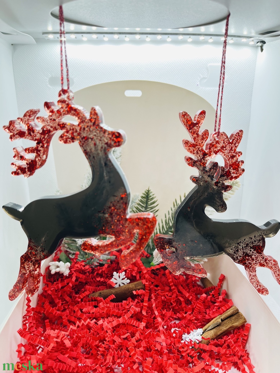 Epoxy Rénszarvas  Piros Csillogásban - karácsony - karácsonyi lakásdekoráció - karácsonyfadíszek - Meska.hu