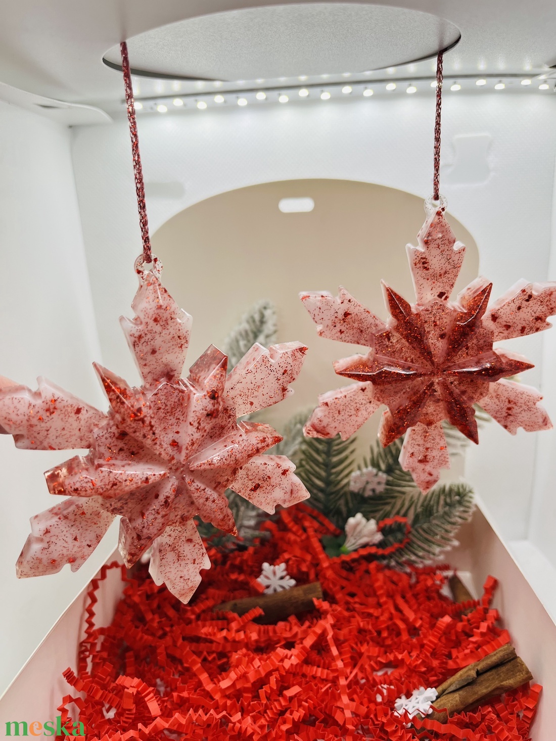 Piros Csillámos Epoxy Hópehely Dísz - karácsony - karácsonyi lakásdekoráció - karácsonyfadíszek - Meska.hu
