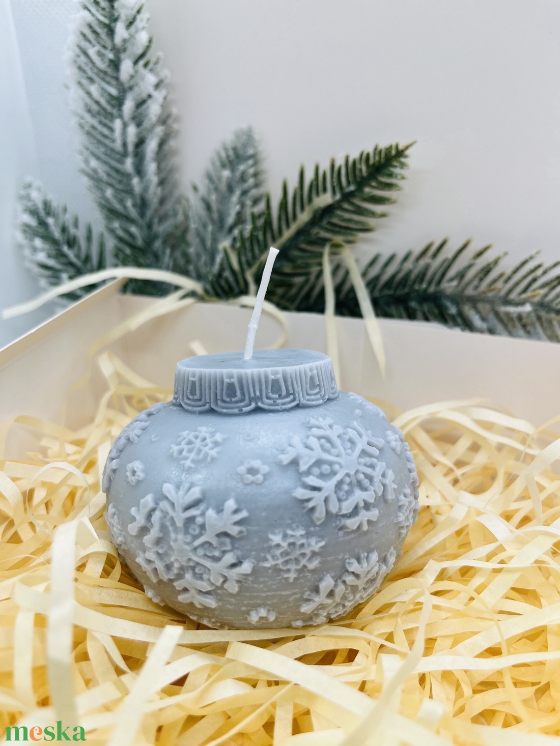 Hópelyhes Gömb Gyertya - Szürke - karácsony - karácsonyi lakásdekoráció - karácsonyi illatgyertya, mécses - Meska.hu