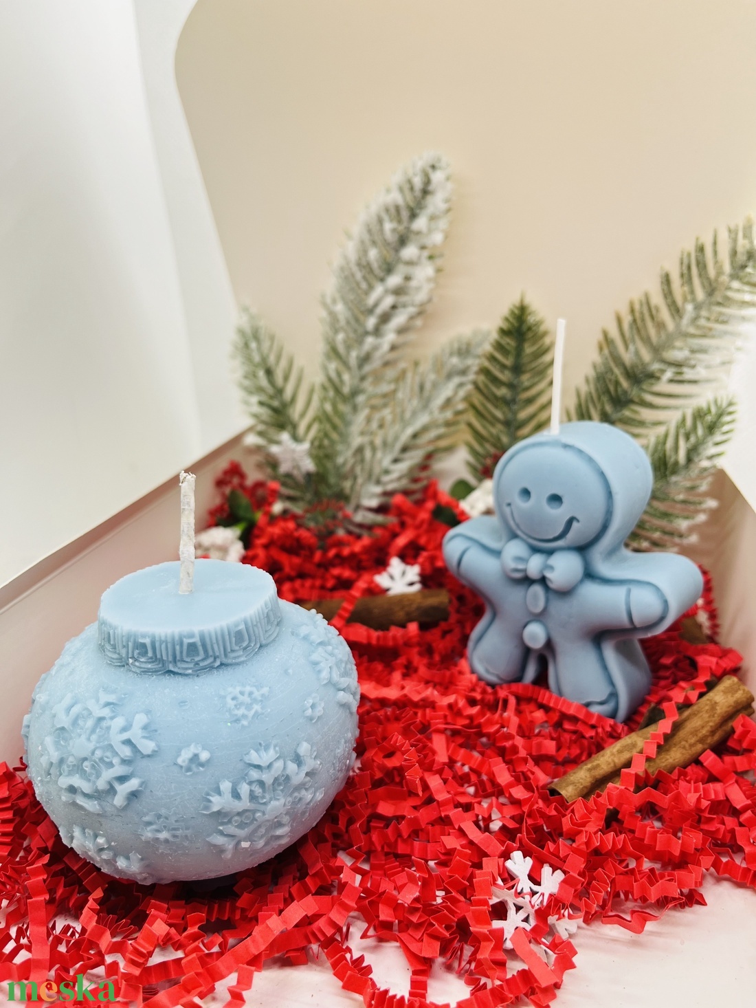 Hópelyhes Gömb Gyertya És Mézeskalács Figuragyertya - karácsony - karácsonyi lakásdekoráció - karácsonyi illatgyertya, mécses - Meska.hu