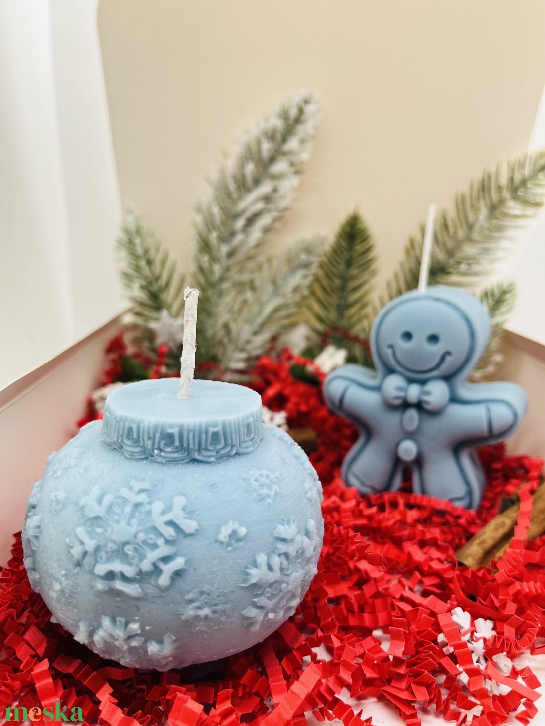 Hópelyhes Gömb Gyertya És Mézeskalács Figuragyertya - karácsony - karácsonyi lakásdekoráció - karácsonyi illatgyertya, mécses - Meska.hu