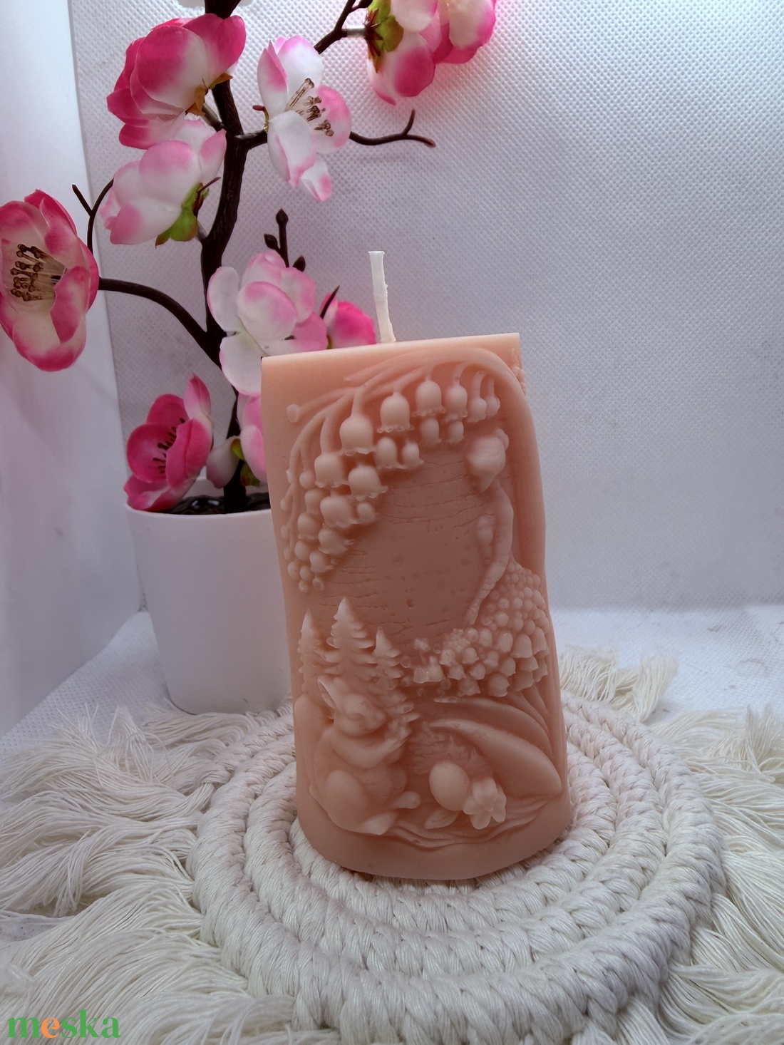 Barack színű, gyöngyvirág mintás kézműves tömb gyertya - otthon & életmód - gyertya, illat, aroma - gyertya - Meska.hu