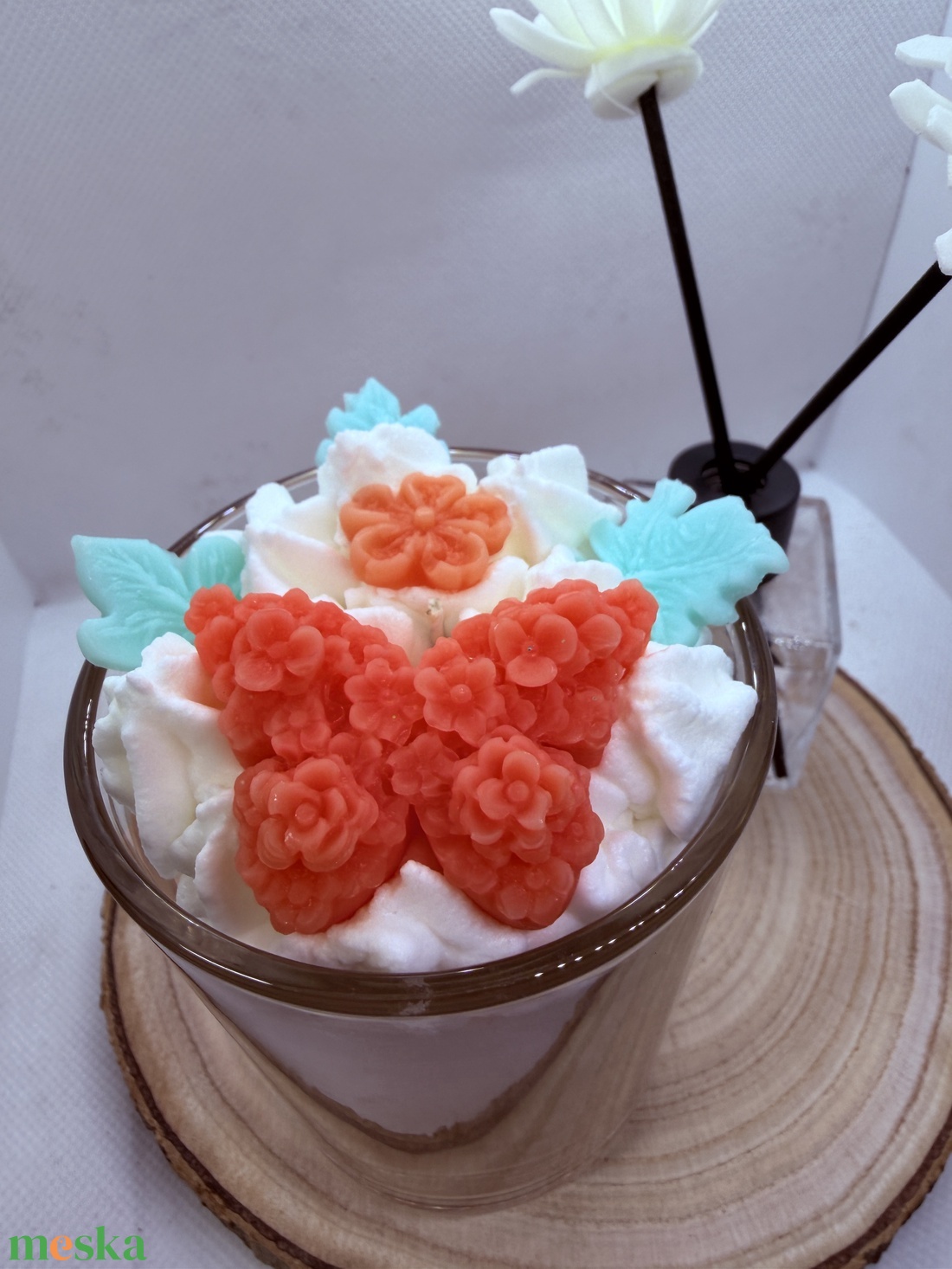 Pillangós üveges d�szgyertya, virággal és kis levelekkel - otthon & életmód - gyertya, illat, aroma - gyertya - Meska.hu