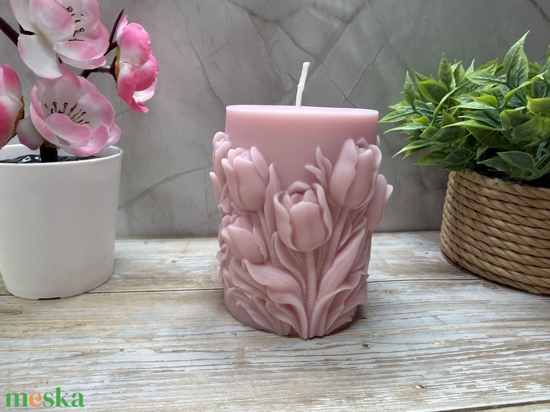 Kézműves tulipánmintás díszgyertya � pasztell rózsaszín színben - otthon & életmód - gyertya, illat, aroma - gyertya - Meska.hu