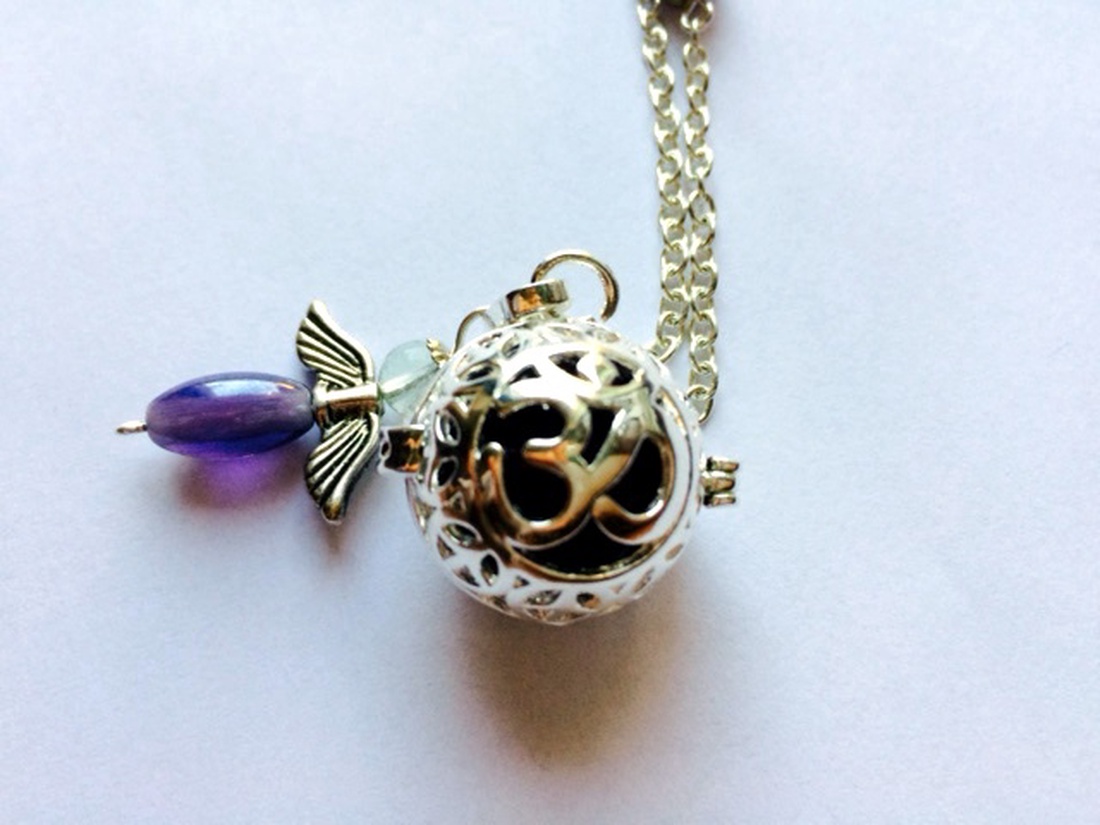 Angyalhívó csengő OM medállal, ametiszt féldrágakövekkel -  - Meska.hu