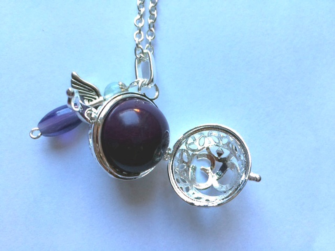 Angyalhívó csengő OM medállal, ametiszt féldrágakövekkel -  - Meska.hu