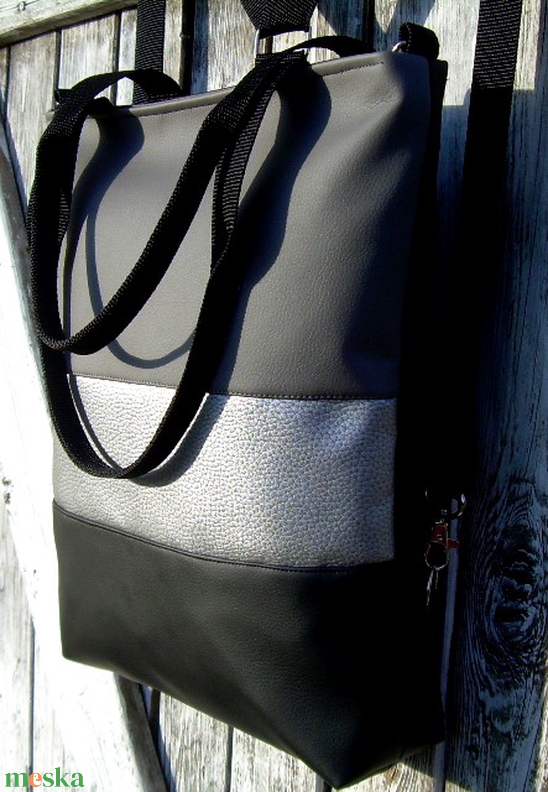 CITY BAG HÁTIZSÁK/OLDALTÁSKA/VÁLLTÁSKA : Fekete szürkével és antik ezüsttel - táska & tok - variálható táska - Meska.hu CITY BAG HÁTIZSÁK/OLDALTÁSKA/VÁLLTÁSKA : Fekete szürkével és antik ezüsttel - táska & tok - variálható táska - Meska.hu
