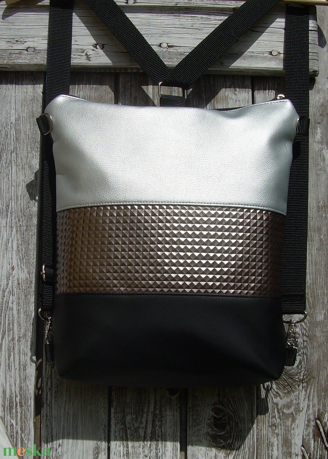 CITY BAG HÁTIZSÁK/OLDALTÁSKA : Metálos elegancia ezüsttel 3. - táska & tok - hátizsák - hátizsák - Meska.hu CITY BAG HÁTIZSÁK/OLDALTÁSKA : Metálos elegancia ezüsttel 3. - táska & tok - hátizsák - hátizsák - Meska.hu