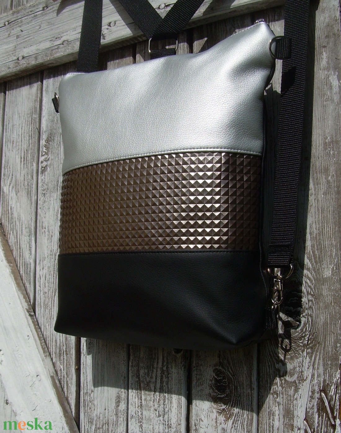 CITY BAG HÁTIZSÁK/OLDALTÁSKA : Metálos elegancia ezüsttel 3. - táska & tok - hátizsák - hátizsák - Meska.hu CITY BAG HÁTIZSÁK/OLDALTÁSKA : Metálos elegancia ezüsttel 3. - táska & tok - hátizsák - hátizsák - Meska.hu