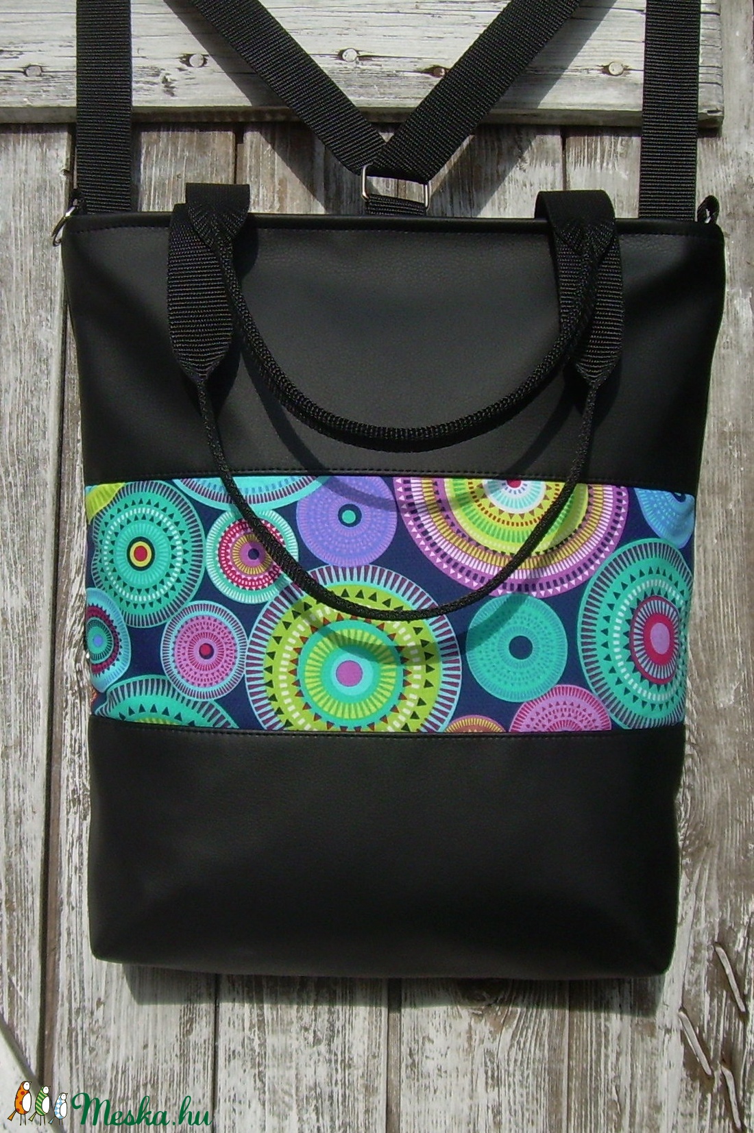 CITY BAG HÁTIZSÁK/OLDALTÁSKA/VÁLLTÁSKA : Fekete bőr színpompás körökkel - táska & tok - hátizsák - hátizsák - Meska.hu CITY BAG HÁTIZSÁK/OLDALTÁSKA/VÁLLTÁSKA : Fekete bőr színpompás körökkel - táska & tok - hátizsák - hátizsák - Meska.hu