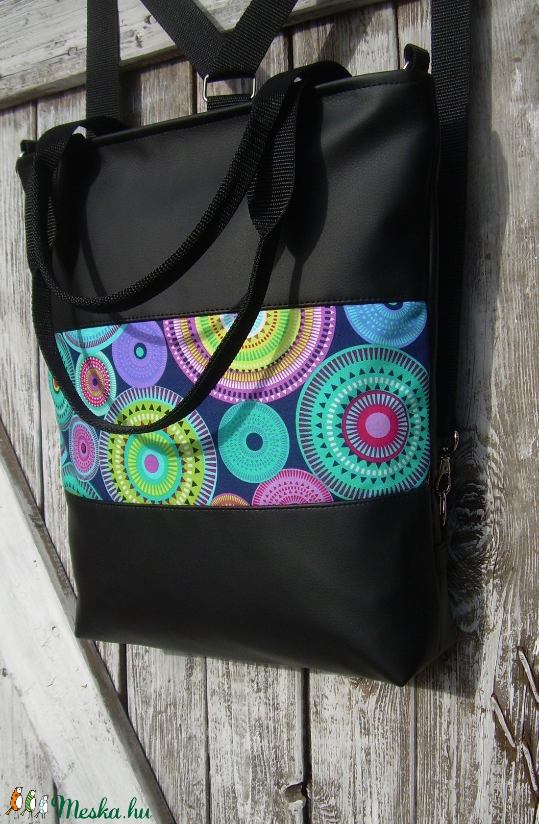 CITY BAG HÁTIZSÁK/OLDALTÁSKA/VÁLLTÁSKA : Fekete bőr színpompás körökkel - táska & tok - hátizsák - hátizsák - Meska.hu CITY BAG HÁTIZSÁK/OLDALTÁSKA/VÁLLTÁSKA : Fekete bőr színpompás körökkel - táska & tok - hátizsák - hátizsák - Meska.hu