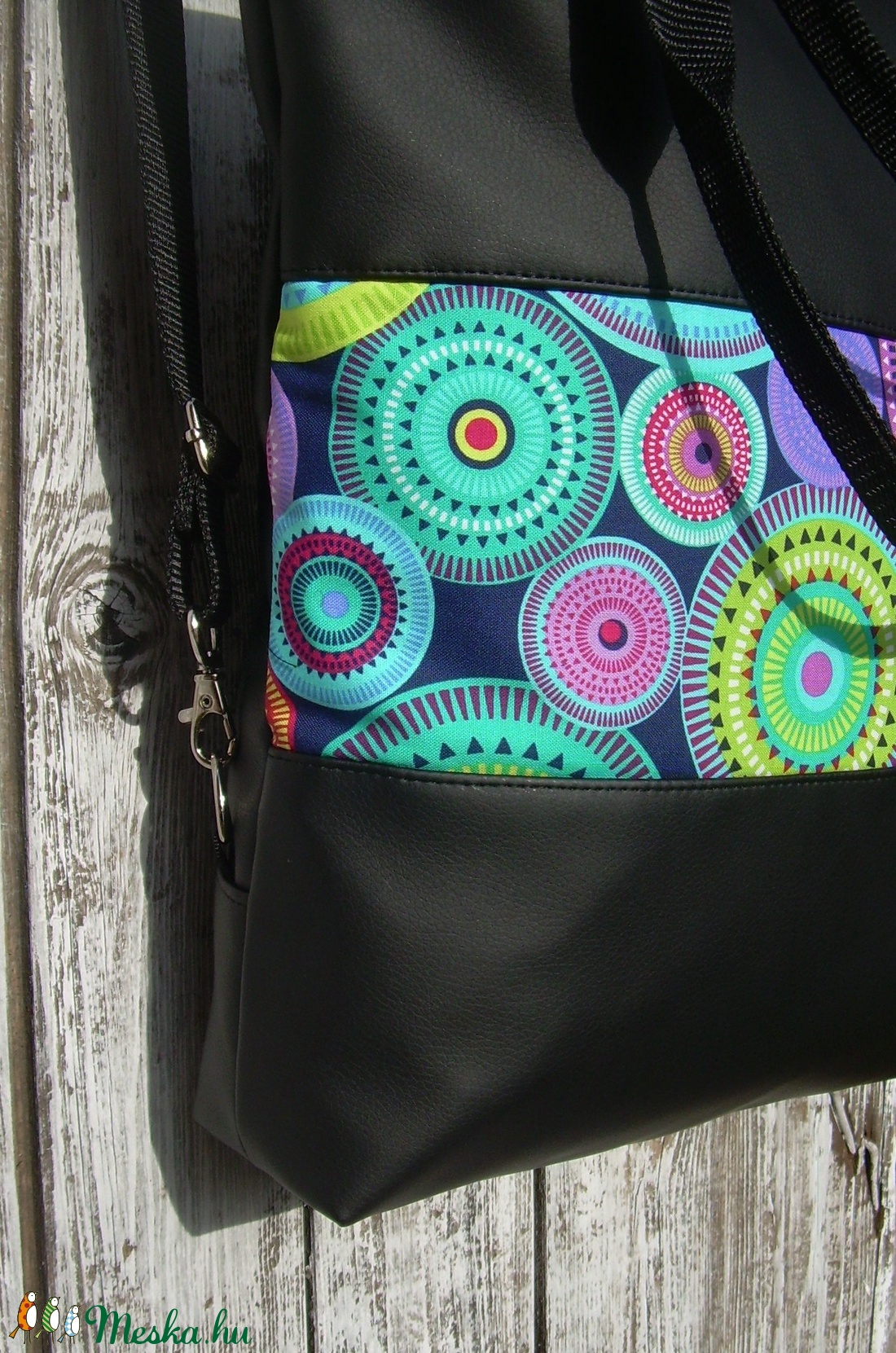 CITY BAG HÁTIZSÁK/OLDALTÁSKA/VÁLLTÁSKA : Fekete bőr színpompás körökkel - táska & tok - hátizsák - hátizsák - Meska.hu CITY BAG HÁTIZSÁK/OLDALTÁSKA/VÁLLTÁSKA : Fekete bőr színpompás körökkel - táska & tok - hátizsák - hátizsák - Meska.hu