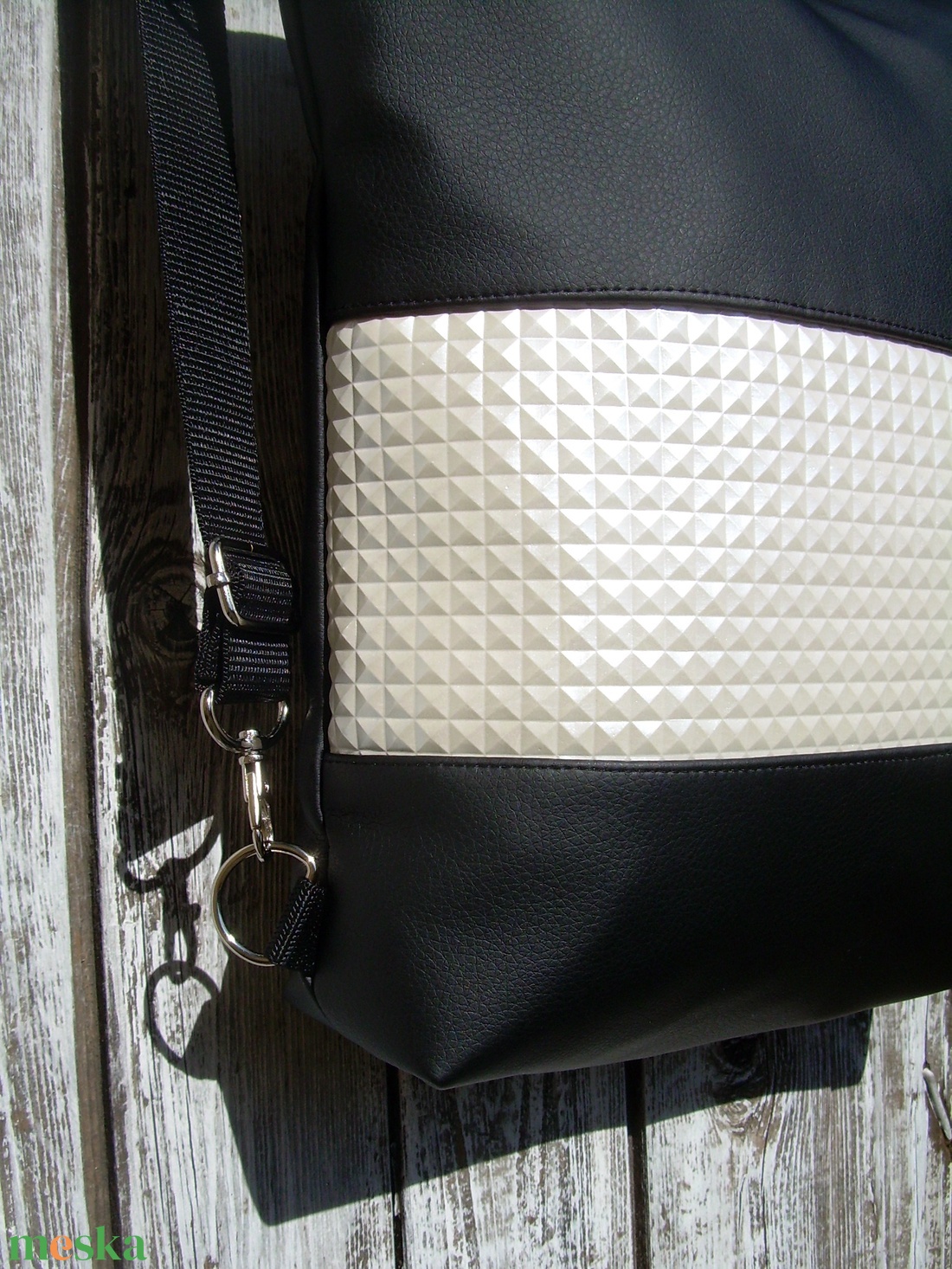 CITY BAG HÁTIZSÁK/OLDALTÁSKA : Fekete elegancia gyöngyházzal - táska & tok - hátizsák - hátizsák - Meska.hu