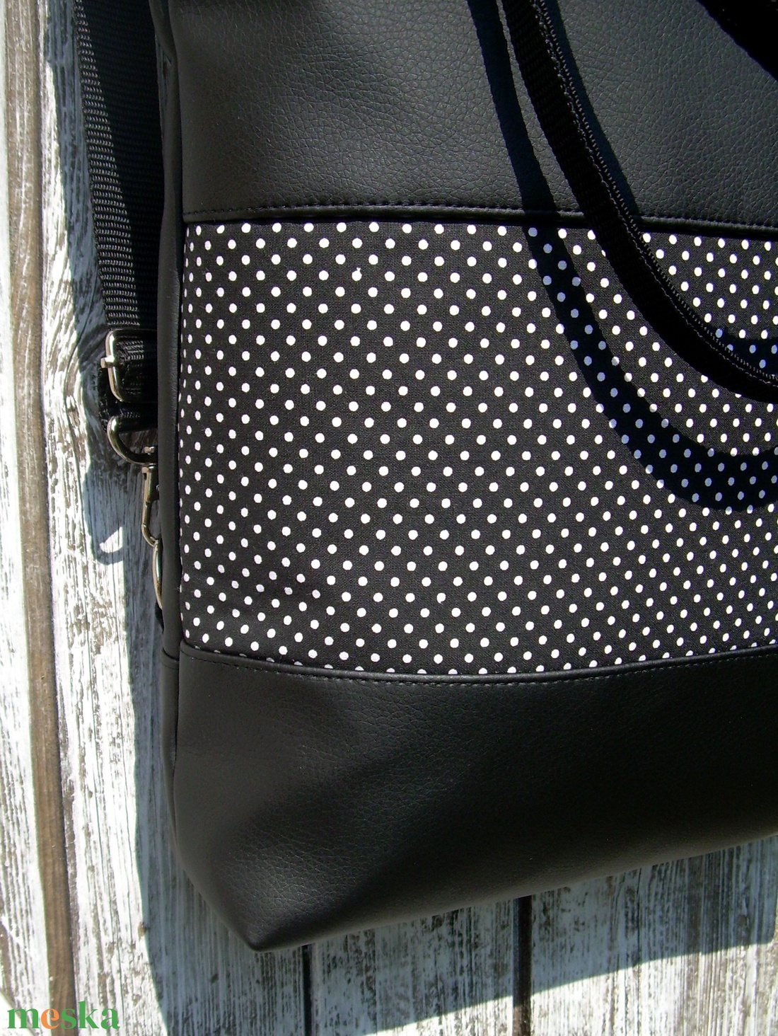 CITY BAG HÁTIZSÁK/OLDALTÁSKA/VÁLLTÁSKA : Fekete bőr pöttyökkel - táska & tok - variálható táska - Meska.hu CITY BAG HÁTIZSÁK/OLDALTÁSKA/VÁLLTÁSKA : Fekete bőr pöttyökkel - táska & tok - variálható táska - Meska.hu