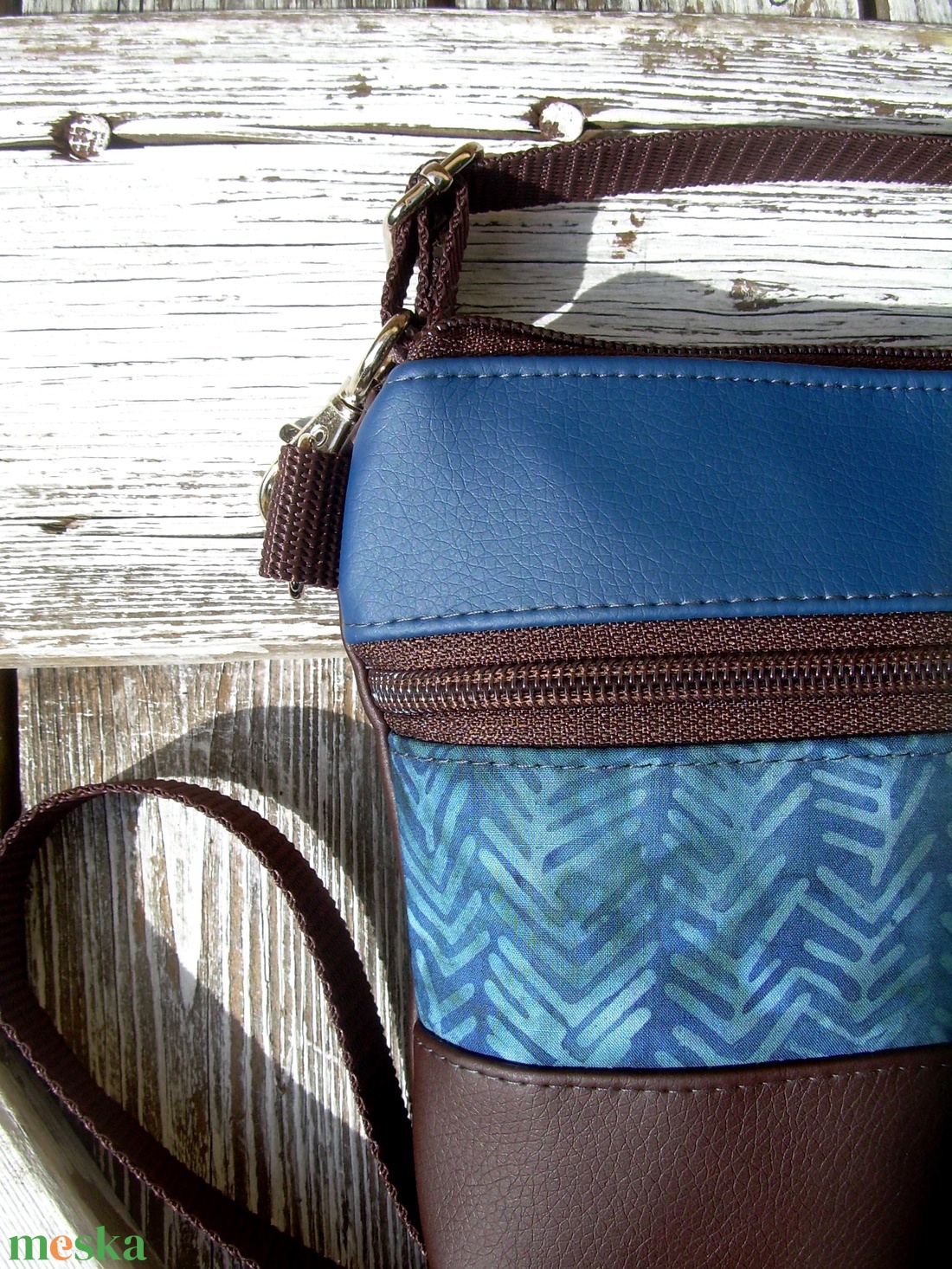 KÉSZLETEN!-MINI CITY BAG/ÖVTÁSKA : Variációk batikra barnával és kékkel - táska & tok - övtáska - Meska.hu KÉSZLETEN!-MINI CITY BAG/ÖVTÁSKA : Variációk batikra barnával és kékkel - táska & tok - övtáska - Meska.hu