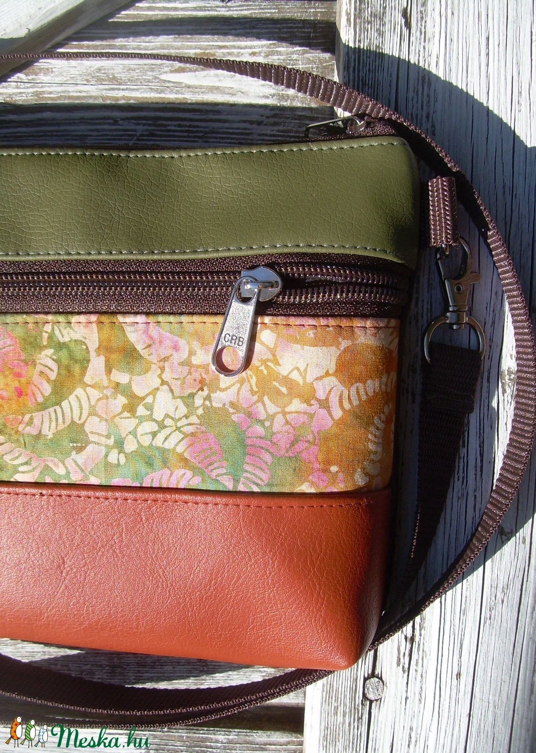 MINI CITY BAG/ÖVTÁSKA : Variációk batikra barna és zöld bőrrel 2. - táska & tok - övtáska - Meska.hu MINI CITY BAG/ÖVTÁSKA : Variációk batikra barna és zöld bőrrel 2. - táska & tok - övtáska - Meska.hu