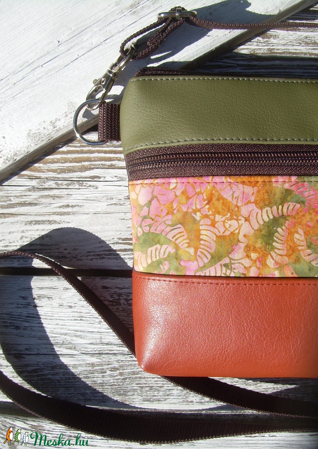 MINI CITY BAG/ÖVTÁSKA : Variációk batikra barna és zöld bőrrel 2. - táska & tok - övtáska - Meska.hu MINI CITY BAG/ÖVTÁSKA : Variációk batikra barna és zöld bőrrel 2. - táska & tok - övtáska - Meska.hu