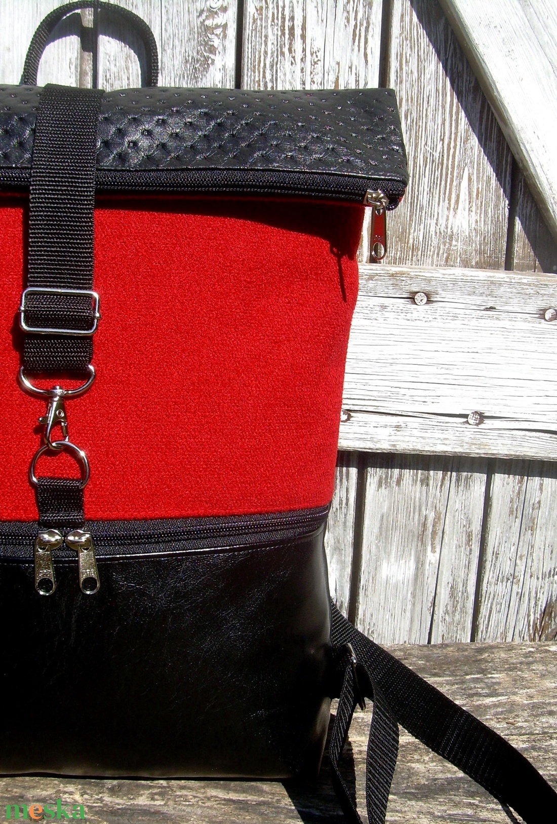ROLL TOP CITY BAG : Elegáns fekete és bíborvörös - táska & tok - hátizsák - roll top hátizsák - Meska.hu ROLL TOP CITY BAG : Elegáns fekete és bíborvörös - táska & tok - hátizsák - roll top hátizsák - Meska.hu