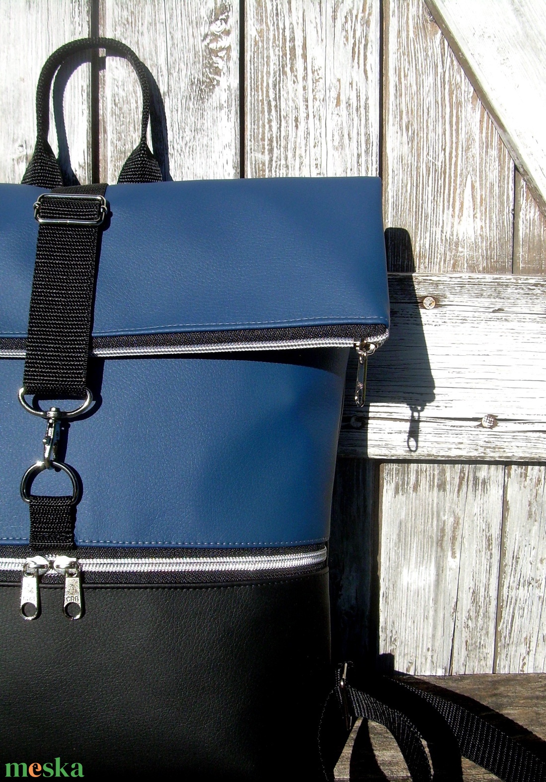 ROLL TOP CITY BAG : Variációk fekete bőrre kékkel és ezüsttel - táska & tok - hátizsák - roll top hátizsák - Meska.hu ROLL TOP CITY BAG : Variációk fekete bőrre kékkel és ezüsttel - táska & tok - hátizsák - roll top hátizsák - Meska.hu