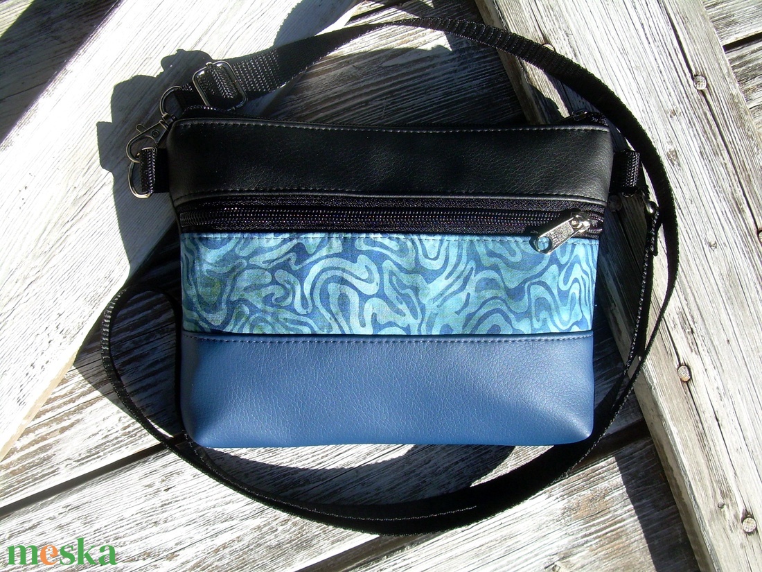 AKCIÓ!-KÉSZLETEN!-MINI CITY BAG/ÖVTÁSKA : Variációk batikra feketével és kékkel 3. - táska & tok - övtáska - Meska.hu AKCIÓ!-KÉSZLETEN!-MINI CITY BAG/ÖVTÁSKA : Variációk batikra feketével és kékkel 3. - táska & tok - övtáska - Meska.hu