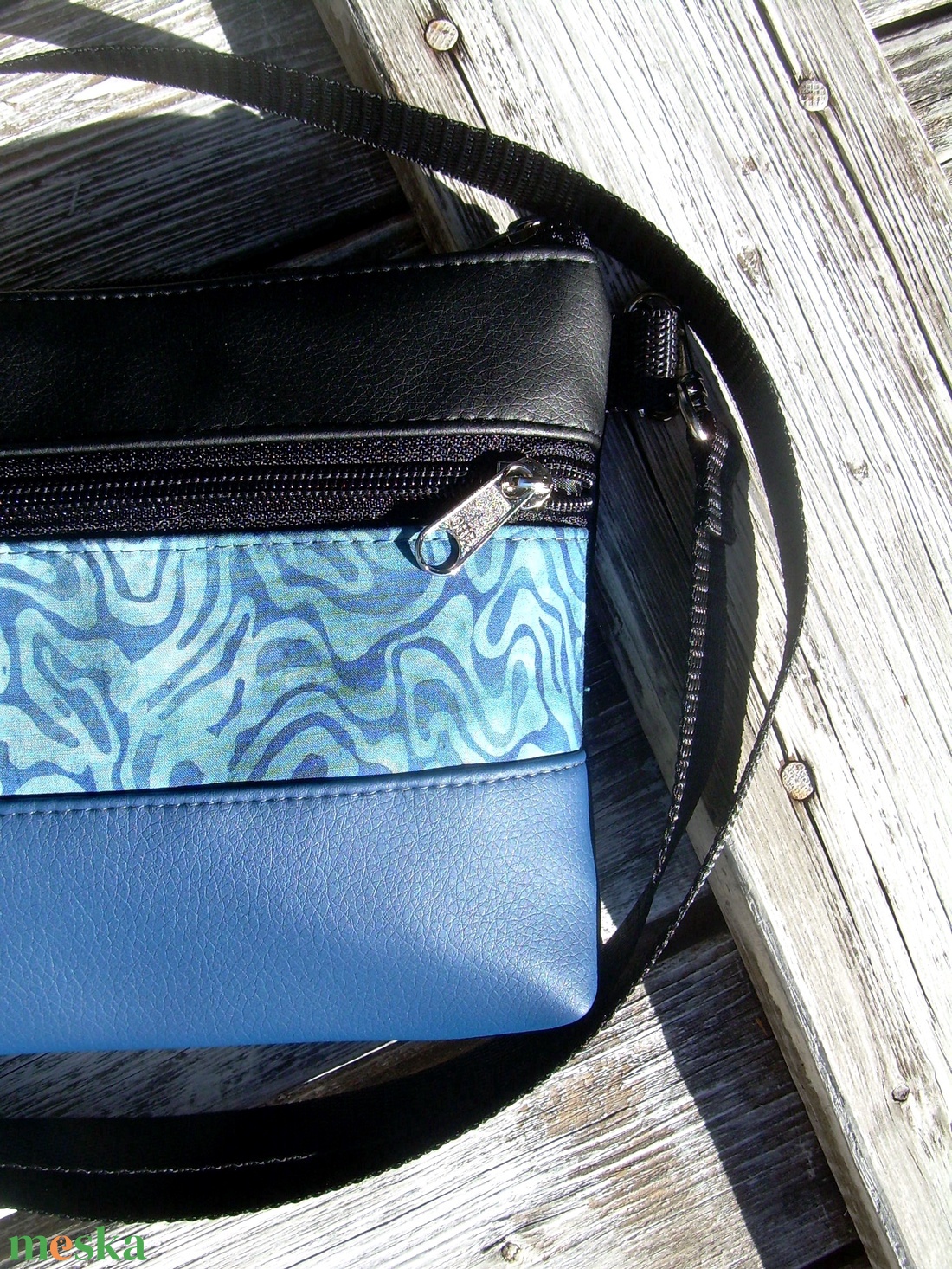 AKCIÓ!-KÉSZLETEN!-MINI CITY BAG/ÖVTÁSKA : Variációk batikra feketével és kékkel 3. - táska & tok - övtáska - Meska.hu AKCIÓ!-KÉSZLETEN!-MINI CITY BAG/ÖVTÁSKA : Variációk batikra feketével és kékkel 3. - táska & tok - övtáska - Meska.hu