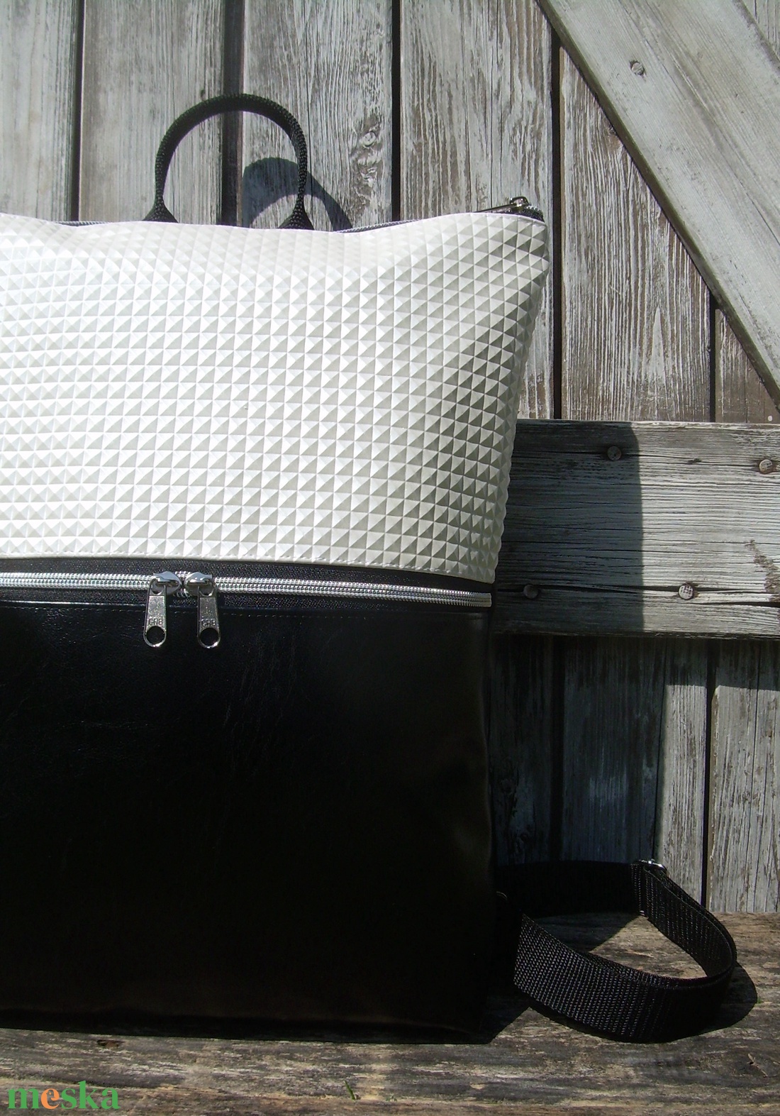 CITY BAG HÁTIZSÁK/LAPTOPTÁSKA/OLDALTÁSKA : Elegáns fekete és gyöngyház - táska & tok - hátizsák - hátizsák - Meska.hu CITY BAG HÁTIZSÁK/LAPTOPTÁSKA/OLDALTÁSKA : Elegáns fekete és gyöngyház - táska & tok - hátizsák - hátizsák - Meska.hu