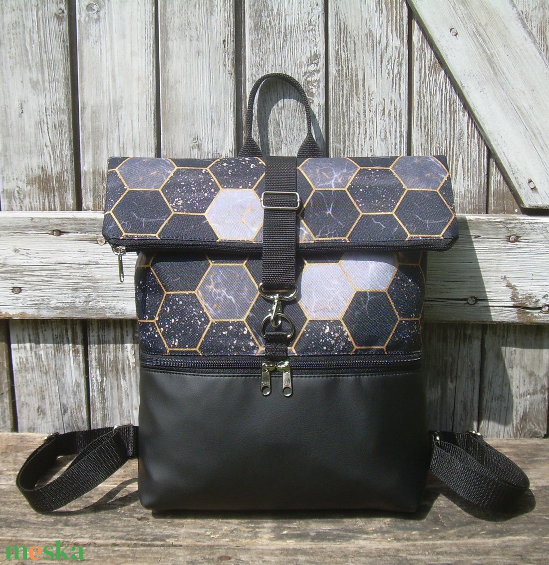 VÍZÁLLÓ ROLL TOP CITY BAG : Variációk kaptár mintára - táska & tok - hátizsák - roll top hátizsák - Meska.hu VÍZÁLLÓ ROLL TOP CITY BAG : Variációk kaptár mintára - táska & tok - hátizsák - roll top hátizsák - Meska.hu