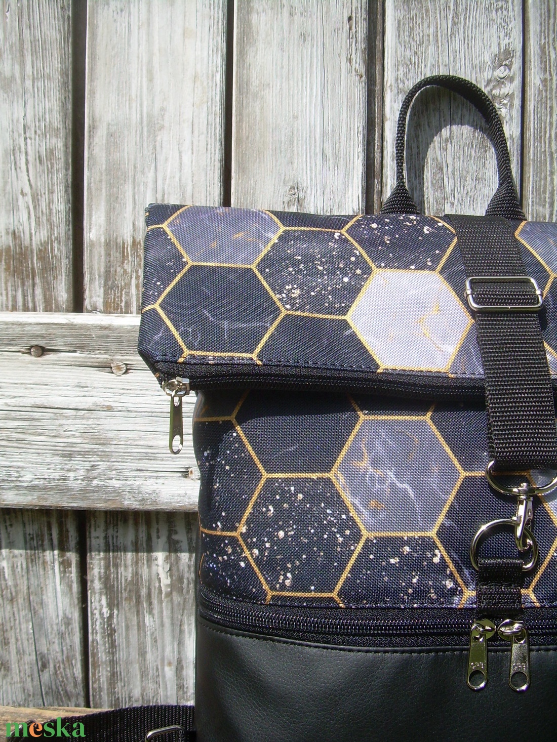 VÍZÁLLÓ ROLL TOP CITY BAG : Variációk kaptár mintára - táska & tok - hátizsák - roll top hátizsák - Meska.hu VÍZÁLLÓ ROLL TOP CITY BAG : Variációk kaptár mintára - táska & tok - hátizsák - roll top hátizsák - Meska.hu