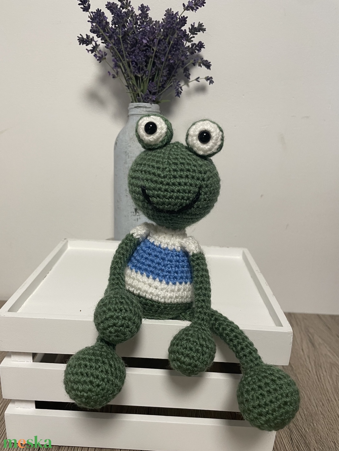 Amigurumi béka csíkos pólóban/szoknyában - játék & sport - plüssállat & játékfigura - béka - Meska.hu