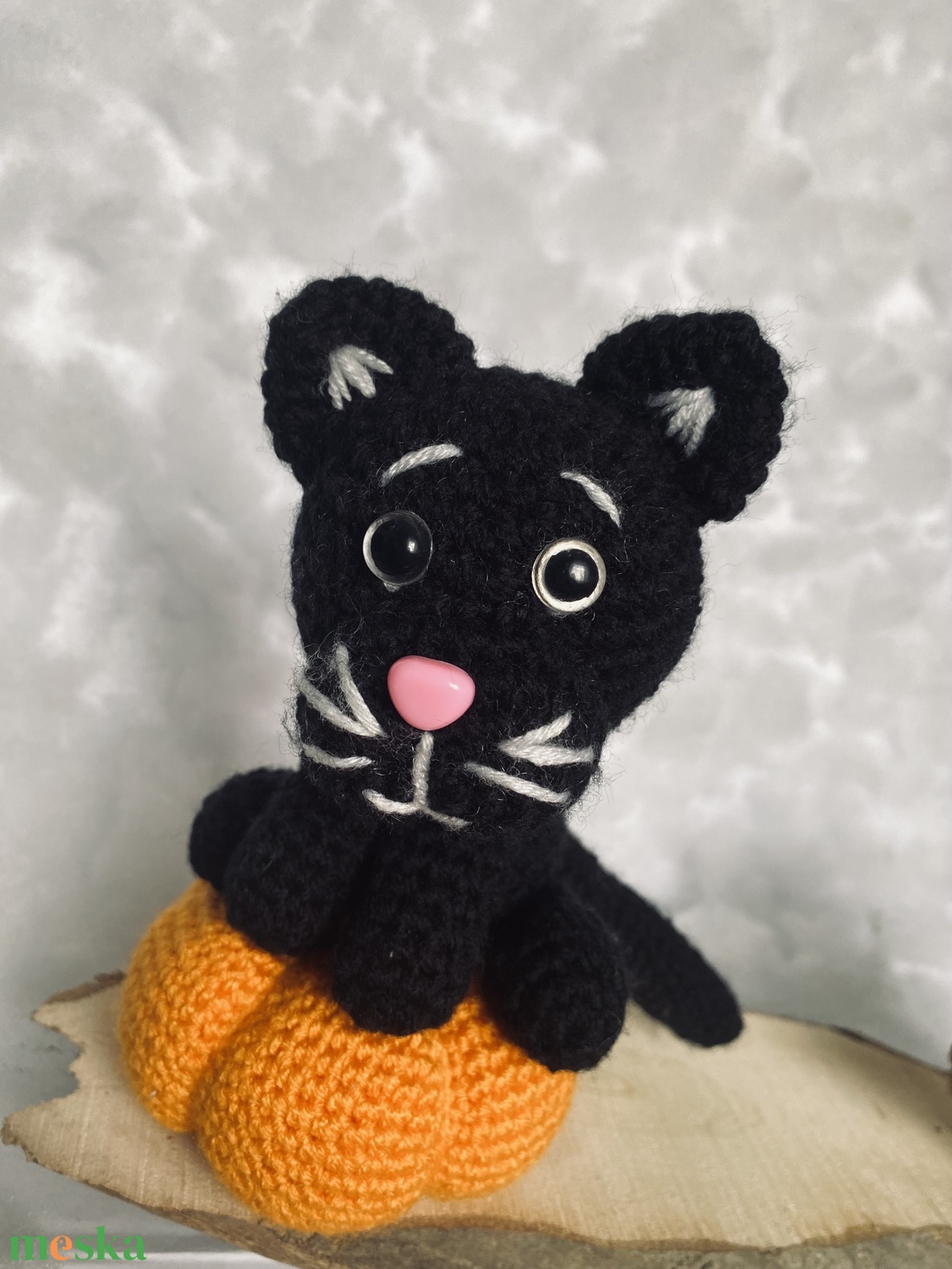 Amigurumi macskás dekoráció őszi, halloweeni kézműves dísz - otthon & életmód - dekoráció - halloween - halloweeni dekoráció - Meska.hu Amigurumi macskás dekoráció őszi, halloweeni kézműves dísz - otthon & életmód - dekoráció - halloween - halloweeni dekoráció - Meska.hu