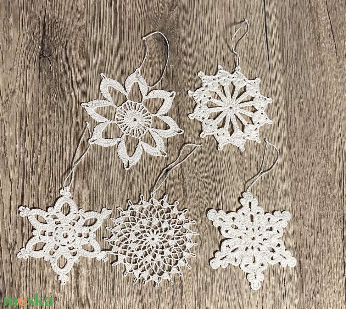 Horgolt hópehely dísz - karácsony - karácsonyi lakásdekoráció - karácsonyfadíszek - Meska.hu