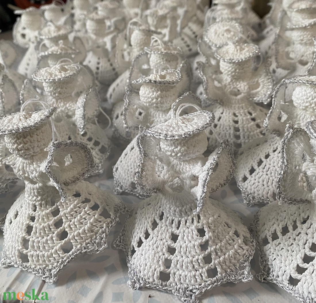 Horgolt angyalka dísz  fehér, pamutból - karácsony - karácsonyi lakásdekoráció - karácsonyfadíszek - Meska.hu