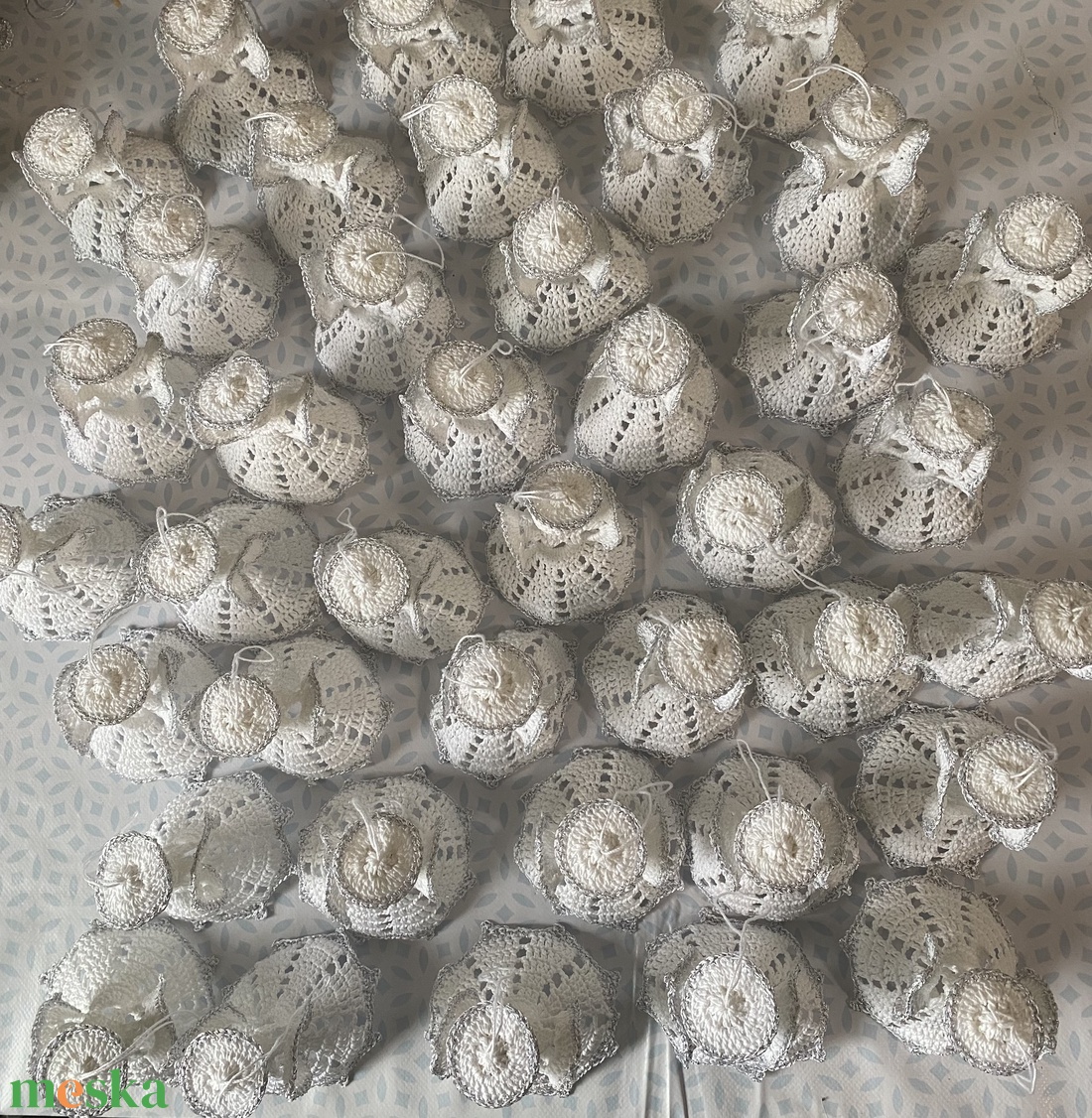 Horgolt angyalka dísz  fehér, pamutból - karácsony - karácsonyi lakásdekoráció - karácsonyfadíszek - Meska.hu