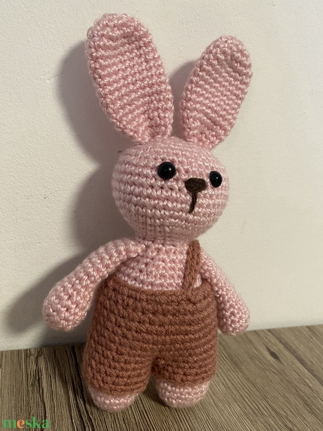 Nyuszi kantárnadrágban - játék & sport - plüssállat & játékfigura - nyuszi - Meska.hu