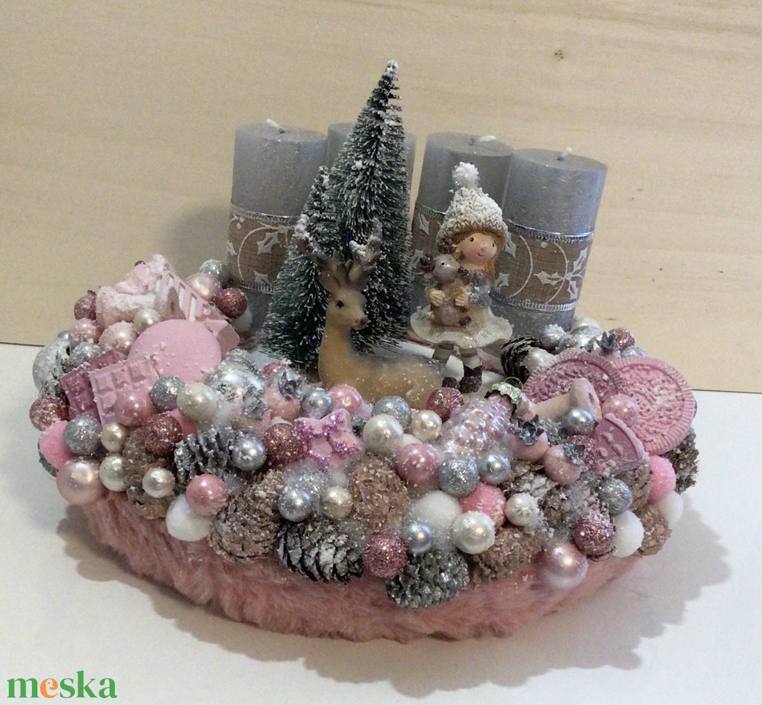 Adventi koszorú kislánnyal és szarvassal - karácsony - adventi díszek - adventi koszorú - Meska.hu