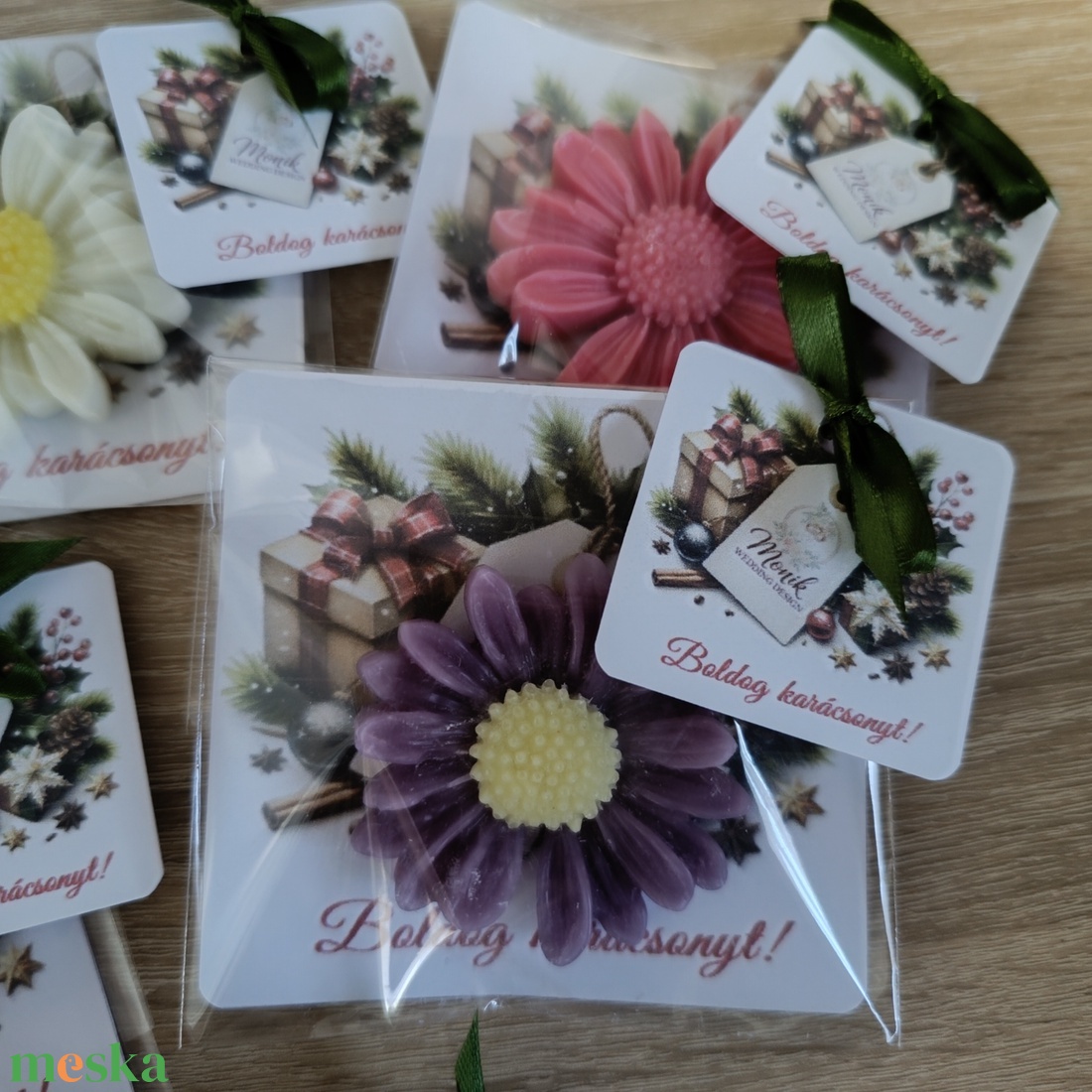 Kézzel öntött virág illatviasz díszcsomagolásban  karácsonyra, köszönőajándéknak vagy bármilyen alkalomra - karácsony - karácsonyi lakásdekoráció - karácsonyi illatgyertya, mécses - Meska.hu
