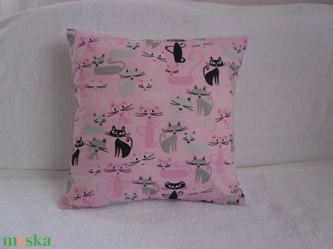 Bájos Cicás párna (40 x 40 cm ) - baba - mama - babaszoba dekoráció - gyerek díszpárna - Meska.hu