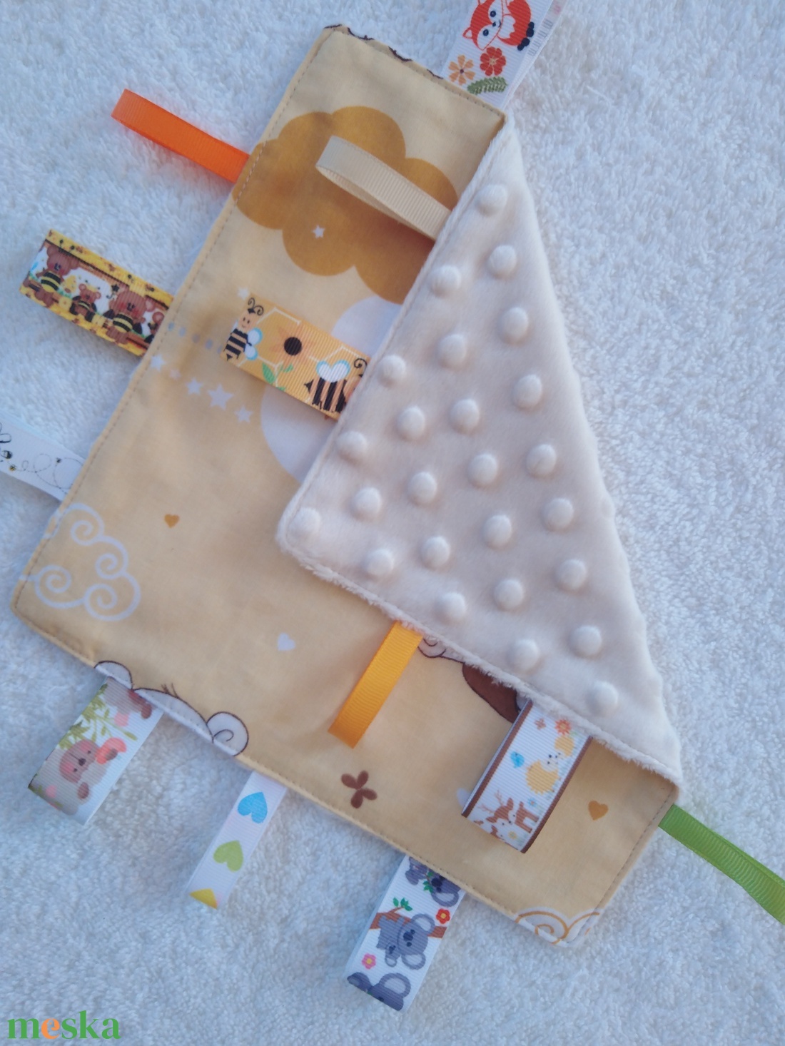 Nyuszis baba készség fejlesztő címkekendő, alvópárna - játék & sport - 3 éves kor alattiaknak - alvóka & rongyi - Meska.hu